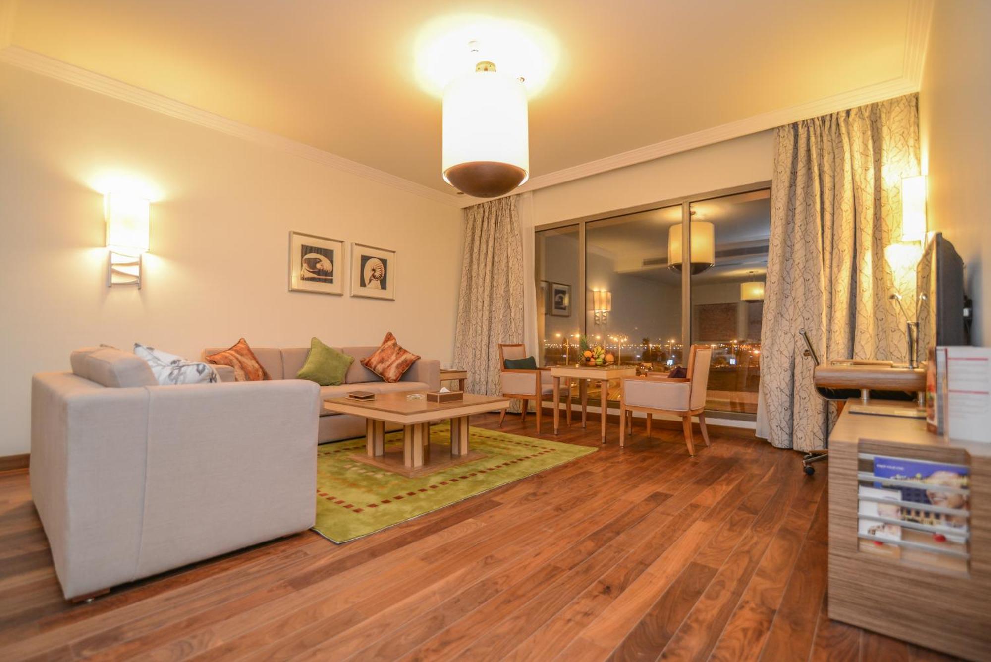 Golden Tulip Dammam Corniche Hotel Kültér fotó